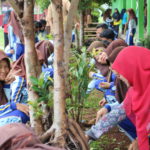 KEGIATAN JUMAT BERSIH UNTUK PENGUATAN PENDIDIKAN KARAKTER DI SEKOLAH