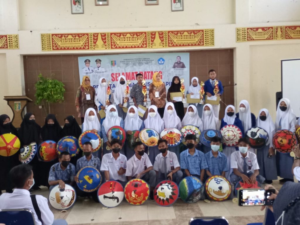 SMKN 1 Negerikaton Menyabet Juara 1 dan 2 Lomba Lukis Caping di Museum Ketransmigrasian Lampung