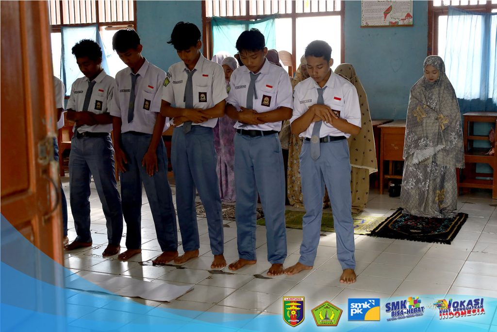 Pesantren Kilat SMKN 1 Negerikaton: Tingkatkan Iman dan Karakter Siswa Kelas X dan XI